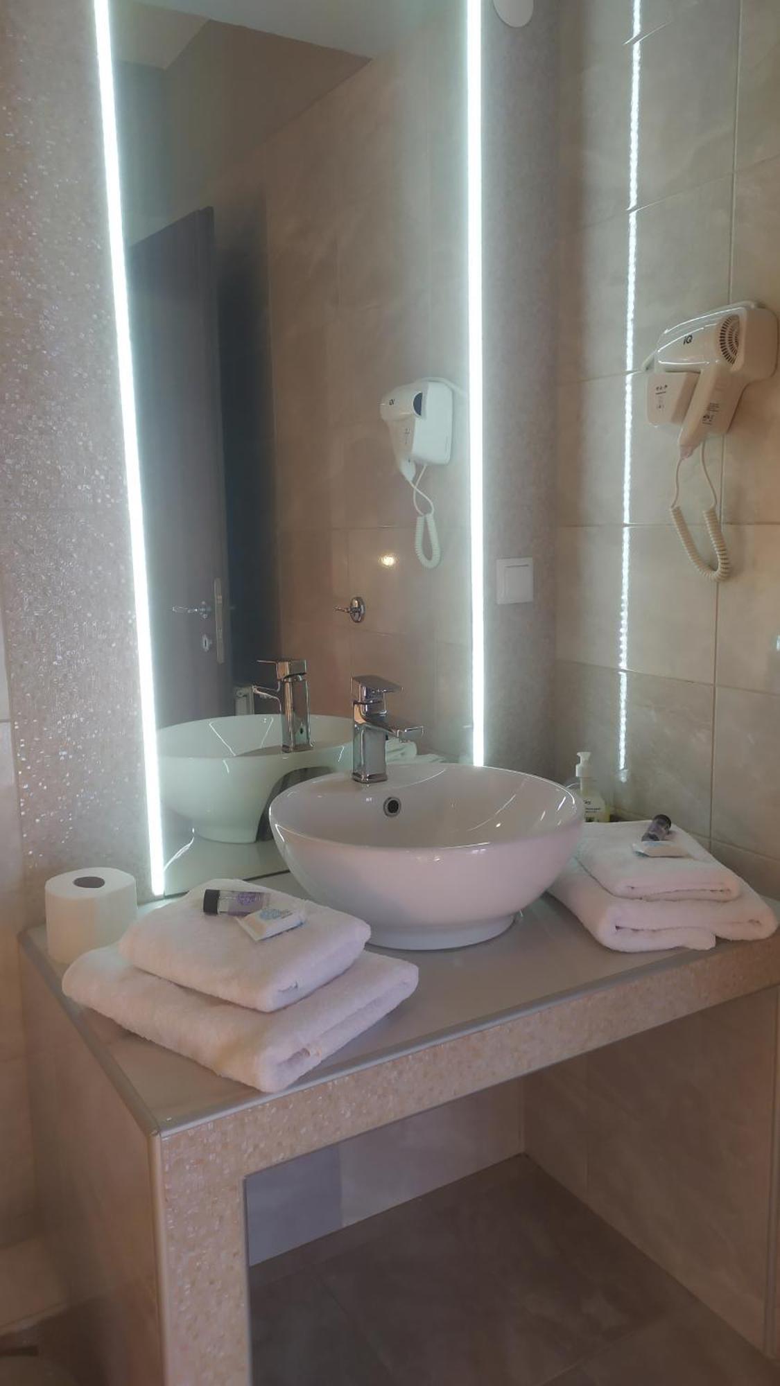 Smallhotel - Vevi エクステリア 写真